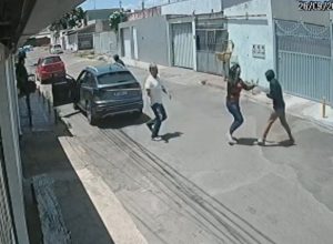 video:-tentativa-de-assalto-no-df-termina-com-motorista-e-idoso-baleados